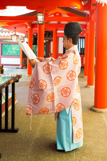 ご祈祷を奉仕する神職