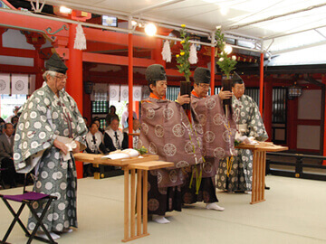 秋祭神賑行事（薪能・雅楽の夕べなど）