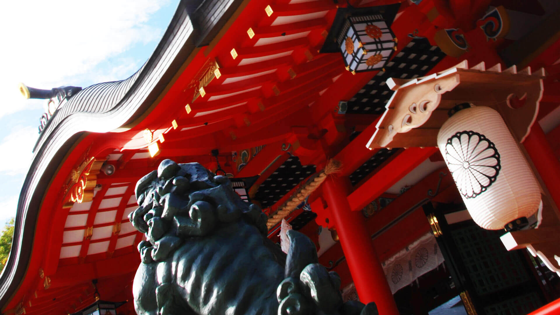 朱塗りの生田神社本殿